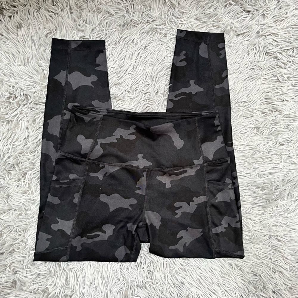 Yogalicious High Waist Lux Camo 7/8 Ankle Leggings, Size M